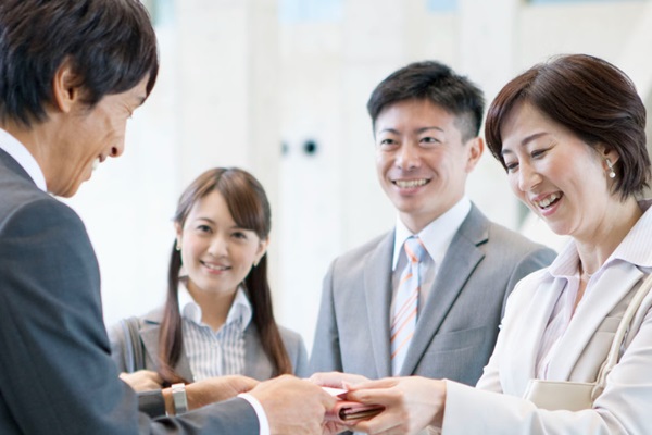 【中小企業むけ・総務必見！】　新年度に間に合う！顧客情報引継ぎをスマートに、手軽に始める名刺管理のデジタル化